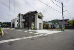 住人以外の車の進入も少なく、小さなお子様を持つご家庭にも安心です。