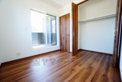 住む人のこだわりを活かすお部屋です＾＾日当たりがよく、寝室としての利用もおすすめ。