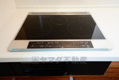 同仕様写真。IHクッキングヒーターは火を使わないため、火災の発生リスクを抑えることが出来ます。汚れてもサッとふけてお掃除らくらく＾＾