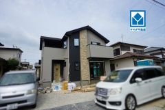現地（2026年8月10日）撮影。 陽当たり、風通し良好な4LDKでファミリーの新生活を始めましょう＾＾お問合わせお待ちしております＾＾