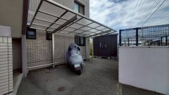 大切な自転車を守れるよう屋根付きの自転車置き場になっております。