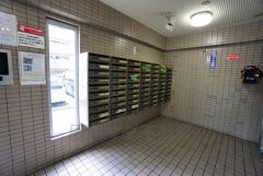 防犯カメラ付き。マンション内のトラブル・犯罪の抑止効果があり、防犯性アップ。