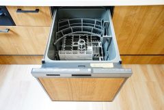 炊事時間を大幅に短縮できる食器洗浄乾燥機付き＾＾食器を洗う手間が減るので家族とのコミュニケーションの時間や自分の時間が増えますね。