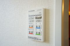 浴室暖房乾燥機付き＾＾梅雨の時期や花粉、PM2.5が酷いときなどの洗濯を干すのに重宝しそうですね＾＾