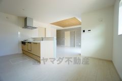 温かみのある雰囲気と、キッチンでの作業性を兼ね備え、家族の笑顔あふれる団らんのひと時をお過ごしいただける設計になっています。