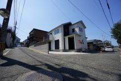 住人以外の車の進入も少なく、小さなお子様を持つご家庭にも安心です。住人以外の車の進入も少なく、小さなお子様を持つご家庭にも安心です。