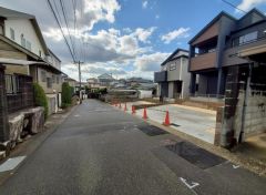 大型車の通行が少なく、騒音や振動が少ないので静かで快適な生活を送れます。