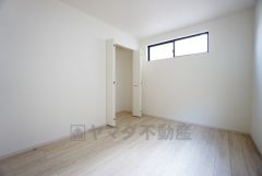 住む人のこだわりを活かす洋室＾＾広めのクローゼットもあり荷物もすっきり片付けられ、ゆとりのある暮らしが出来ます＾＾