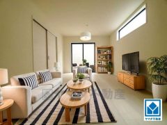 家具はイメージです。広々とした設計で、家族が集いやすく、くつろぎやすいリビングです。