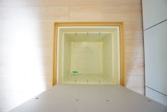 キッチンに床下収納があります。長期保存ができるもの、調理器具、防災グッズを入れておくのもいいですね。