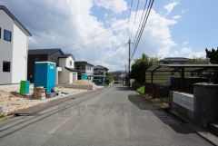 大型車の通行が少なく、騒音や振動が少ないので静かで快適な生活を送れます。