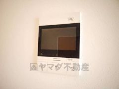 オートロックとモニター付きインターホン装備で女性やお子様も安心。充実のセキュリティで暮らしをサポートします。