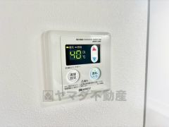 キッチン横からボタンひとつで操作が楽々。