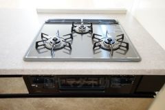 複数の調理を一度に行うことができる3口コンロ。効率よくお料理が出来ます。毎日のお料理も楽しくなりますね＾＾