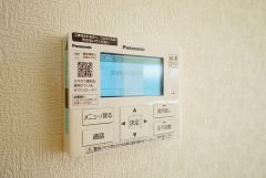 おいだき機能つきなのでお風呂に入る時間が異なるご家庭には嬉しいですね。ボタン一つで快適で便利な生活が＾＾