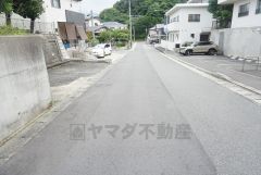 大型車の通行がなく、騒音や振動が少ないので静かで快適な生活を送れます。