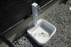 お車の洗車や外壁のお掃除をする際に便利な外水栓。