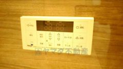 湯量・湯温の設定、そして保温までワンタッチのフルオートバス。便利な追い炊き機能付きです。