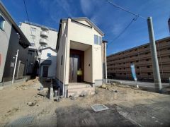 駐車スペースはゆとりある2台分を確保。マイカー用に、お客さま用に、余裕を持ってご利用いただけます。