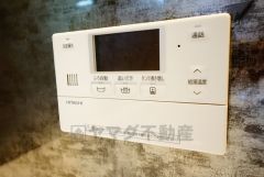 湯量・湯温の設定、そして保温までワンタッチのフルオートバス。便利な追い炊き機能付きです。