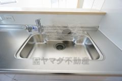 ステンレスシンクは簡単にお掃除できますよ。