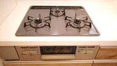 複数の調理を一度に行うことができる3口コンロ。効率よくお料理が出来ます。毎日のお料理も楽しくなりますね＾＾