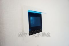 防犯性、セキュリティ対策に安心できるテレビモニター付きインターフォンです。セールスマン対策にもなり安心できます。