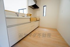 カウンタートップは耐熱性に優れており、日ごろのお掃除もふき取るだけでＯＫ。