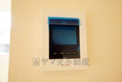 防犯性、セキュリティ対策に安心できるテレビモニター付きインターフォンです。セールスマン対策にもなり安心できます。
