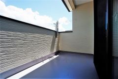 同仕様写真。広々としたバルコニー。 天気のいい日にはお布団もまとめて干せそうですね＾＾ 陽当たり、風通し良好です＾＾