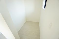 主寝室に書斎有り。自宅で長時間仕事をする人や趣味部屋が欲しい方など、一人の時間も大切にしたい方に嬉しい空間です。