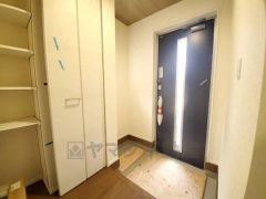 たっぷり収納できるシューズボックスです。家族全員の靴がきれいに整頓できます。