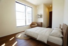 家具はイメージです。・寛ぎの時間を紡ぎだす主寝室は、大型ベッドを置いても余裕の広さを確保しています。