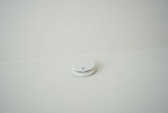 火災発生をいち早く知らせてくれる火災報知器は標準装備です。