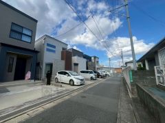 住人以外の車の進入も少なく、小さなお子様を持つご家庭にも安心です。