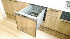 家事の時間が短縮できるフルオープンで開けやすい食器洗い乾燥機付。食事後に家族とのくつろぎタイムをしっかり取れます。