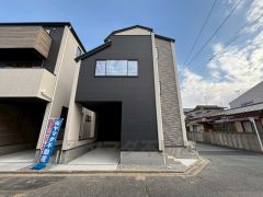 愛車を大切にしたい方に嬉しい車庫付。