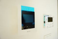 防犯性、セキュリティ対策に安心できるテレビモニター付きインターフォンです。セールスマン対策にもなり安心できます。