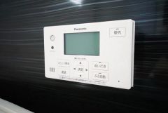 湯量・湯温の設定、そして保温までワンタッチのフルオートバス。便利な追い炊き機能付きです。