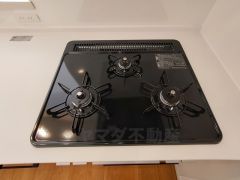 複数の調理を一度に行うことができる3口コンロ。効率よくお料理が出来ます。毎日のお料理も楽しくなりますね＾＾