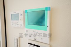 防犯性、セキュリティ対策に安心できるテレビモニター付きインターフォンです。セールスマン対策にもなり安心できます。