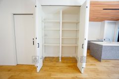 日用品の収納に便利なリビング収納あり。扉付きなので、中の荷物を来客に見られる心配がありません＾＾