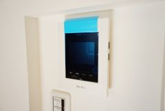 防犯性、セキュリティ対策に安心できるテレビモニター付きインターフォンです。セールスマン対策にもなり安心できます。