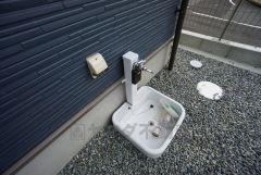 お車の洗車や外壁のお掃除をする際に便利な外水栓。
