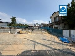 2号棟。現地（2026年7月21日）撮影。広々LDK18帖＾＾リビングスルー階段で家族とのコミュニケーションがとりやすいです＾＾