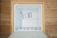 キッチンにある床下収納は、居住スペースを減らさずに買い置きの調味料や非常食などを保管することができます。