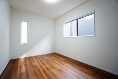 住む人のこだわりを活かす洋室。日当たりがよく、寝室としての利用もおすすめ。広めのクローゼットには荷物をすっきり片付けられ、ゆとりのある暮らしが出来ます＾＾