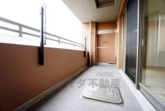 陽当たりの良いバルコニーです。お洗濯やお布団干しはもちろん、日光浴スペースにも。