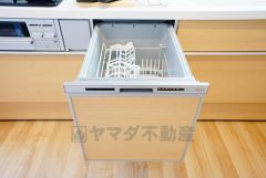 家事の時間が短縮できるフルオープンで開けやすい食器洗い乾燥機付。食事後に家族とのくつろぎタイムをしっかり取れます。