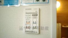 雨の日の洗濯も安心できる浴室暖房乾燥機付き浴室。リモコンで操作もボタン1つで簡単。